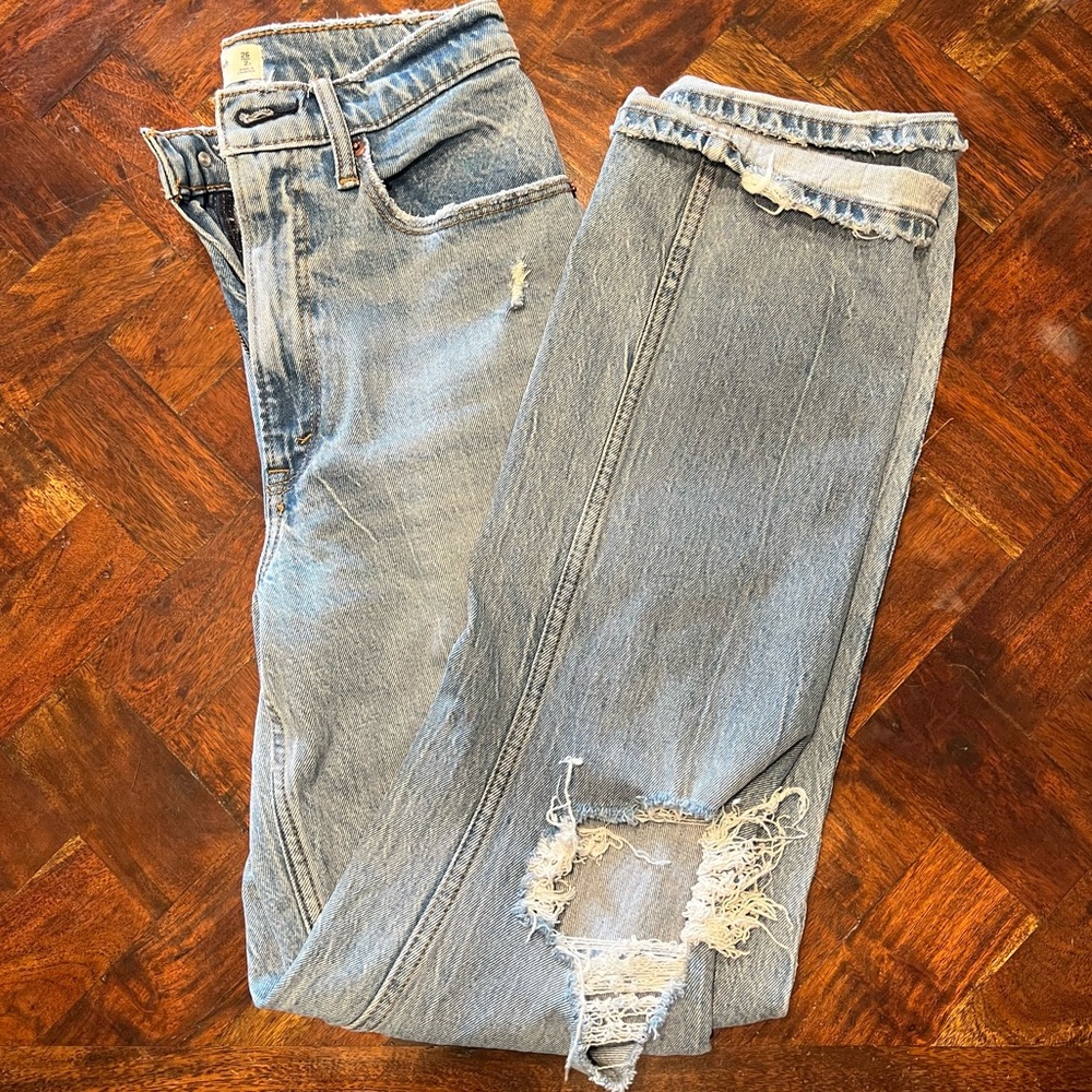 Abercrombie Curve Love 90’s Straight Ultra High Rise
